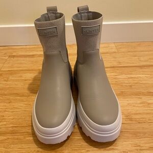 NEW Hunter Beige Ankle Boots